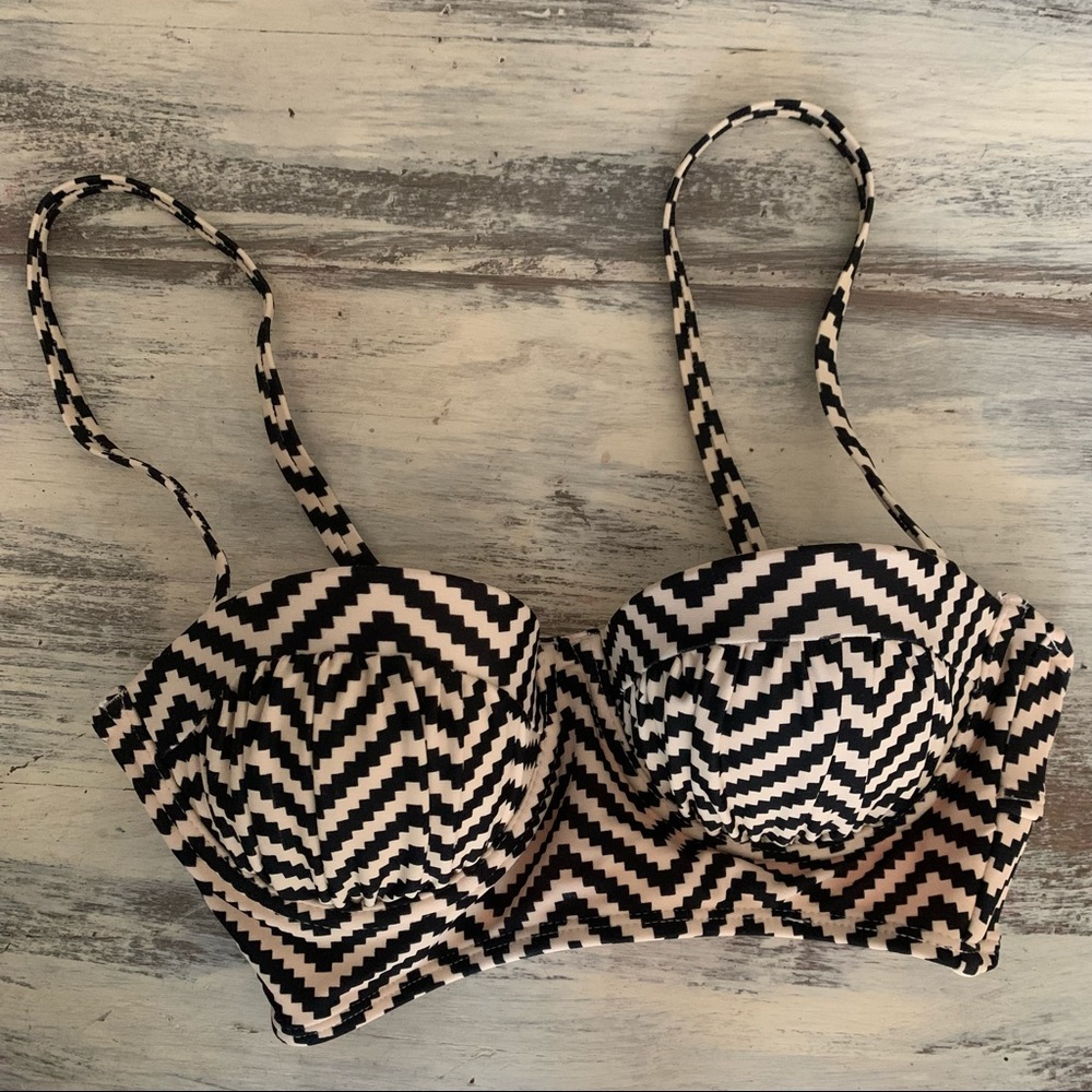 B&W Retro Style Chevron Bikini top
